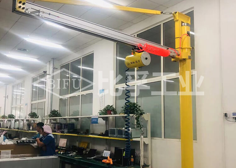 電腦主機(jī)上下線(xiàn)氣動(dòng)平衡吊案例