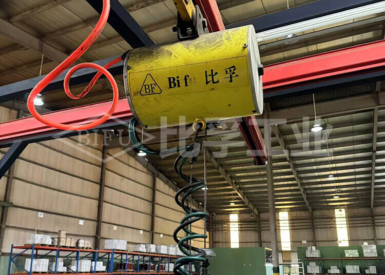 電線(xiàn)電纜上下線(xiàn)氣動(dòng)平衡吊案例